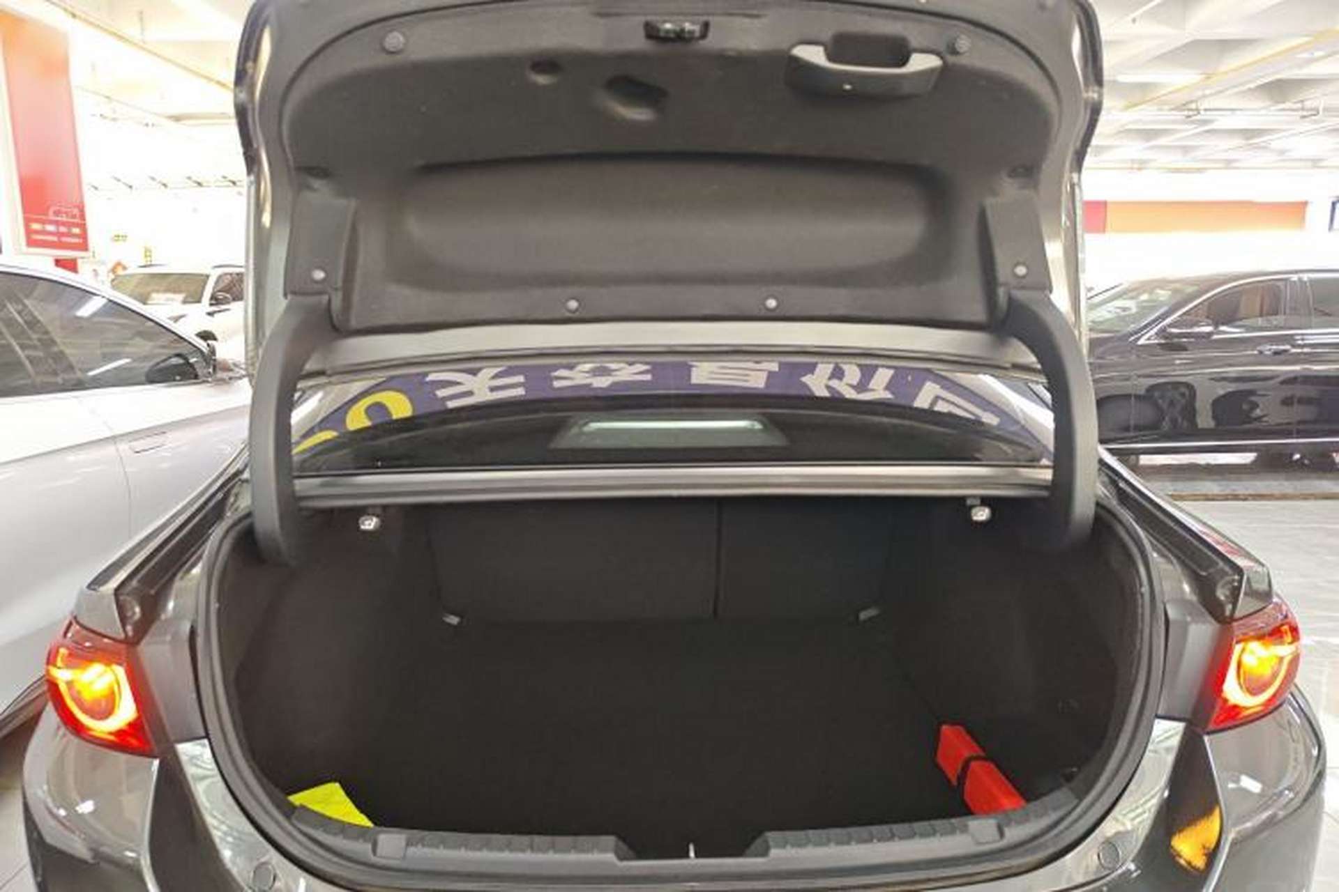 Used Mazda 3 Axela 2022 2.0L Automatic Zhi Rui Obsidian Edition Trunk