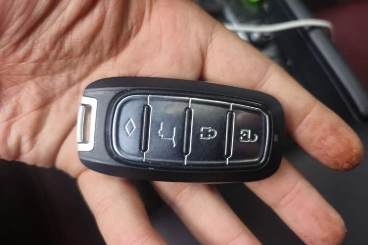 Used Mazda 3 Axela 2022 2.0L Automatic Premium Black Obsidian Edition Vehicle Key
