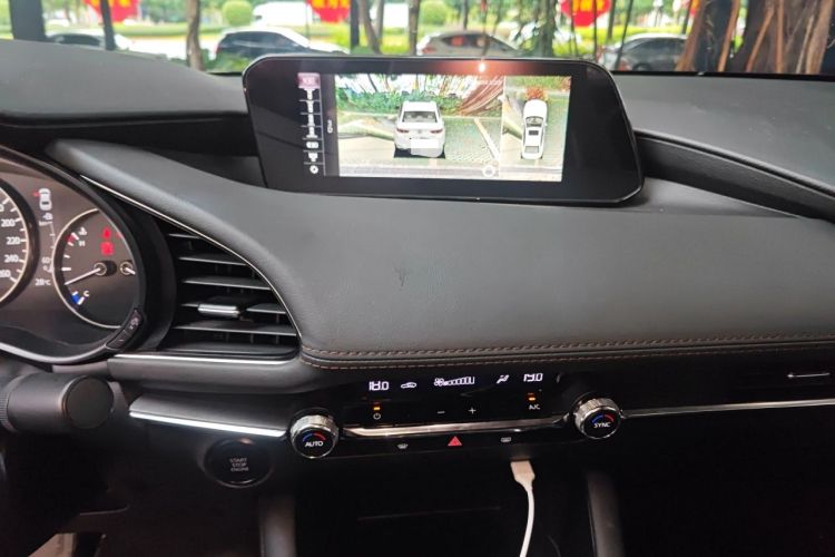 Used Mazda 3 Axela 2022 2.0L Automatic ZhiZun Edition Audio And AC Panel