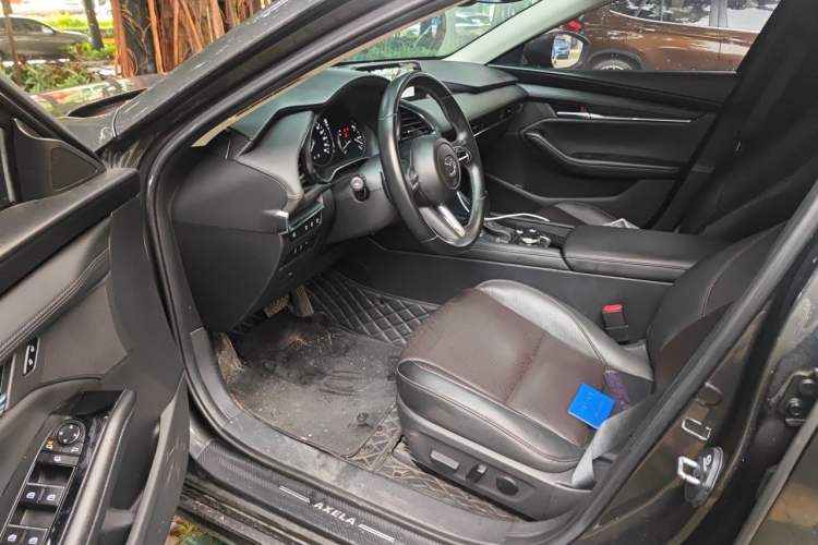 Used Mazda 3 Axela 2022 2.0L Automatic ZhiZun Edition Driver Seat
