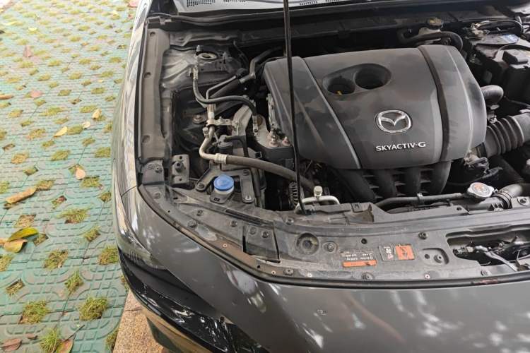 Used Mazda 3 Axela 2022 2.0L Automatic ZhiZun Edition Engine Bay Right