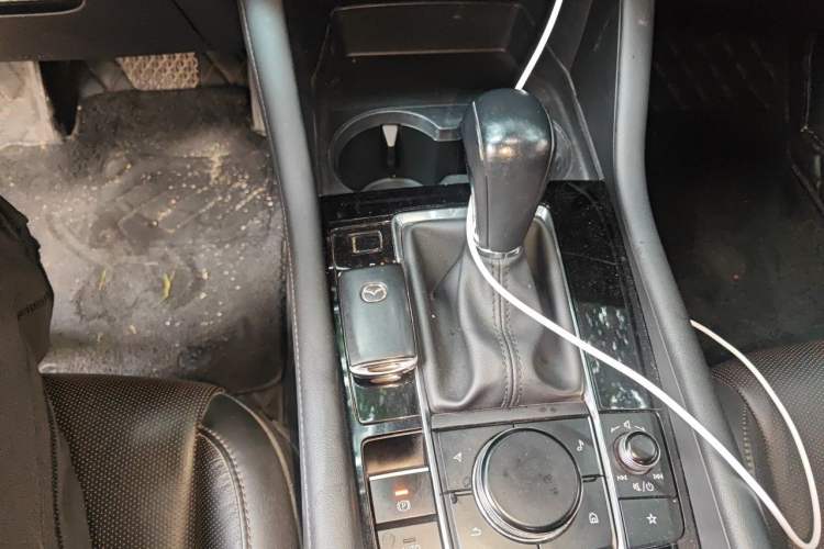 Used Mazda 3 Axela 2022 2.0L Automatic ZhiZun Edition Gear Lever