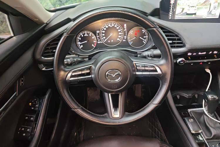Used Mazda 3 Axela 2022 2.0L Automatic ZhiZun Edition Steering Wheel