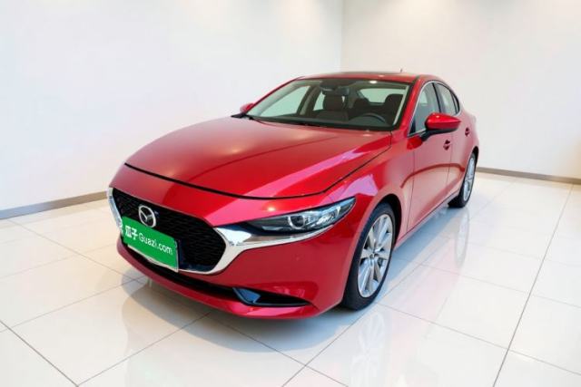 Ojetý Mazda 3 Axela 2022 2.0L Automatic Zhiya Edition