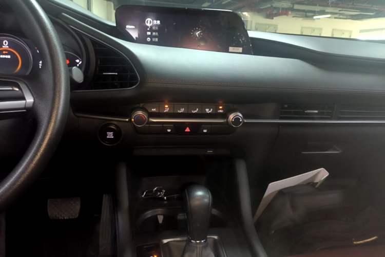 Used Mazda 3 Axela 2022 2.0L Automatic Zhiqing Edition Audio And AC Panel