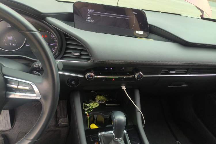 Used Mazda 3 Axela 2022 2.0L Automatic Zhi Rui Edition Audio And AC Panel