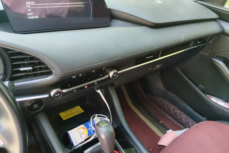 Used Mazda 3 Axela 2022 2.0L Automatic ZhiXuan Edition Audio And AC Panel