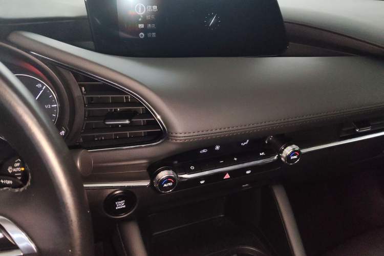 Used Mazda 3 Axela 2022 2.0L Automatic Zhiya Edition Audio And AC Panel