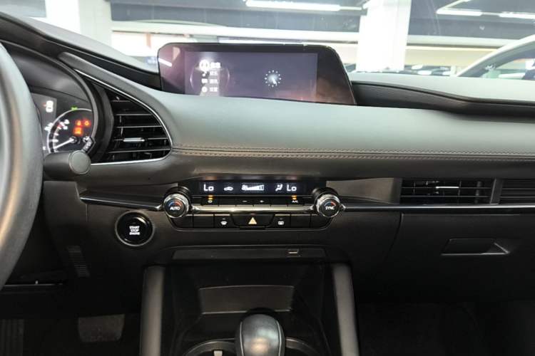 Used Mazda 3 Axela 2022 2.0L Automatic Zhiya Edition Audio And AC Panel