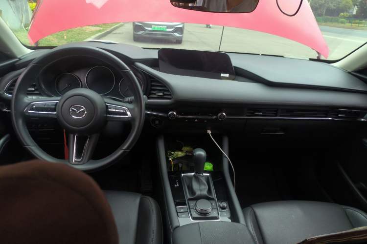 Used Mazda 3 Axela 2022 2.0L Automatic Zhi Rui Edition Center Console