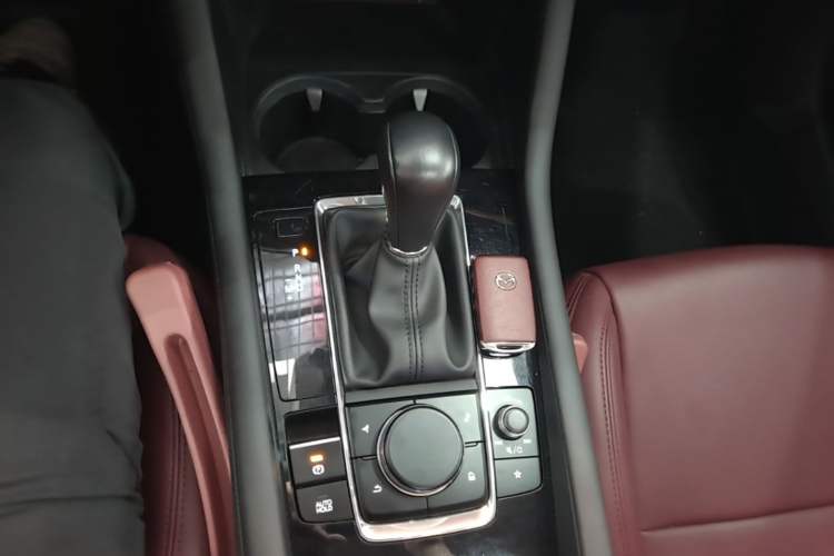 Used Mazda 3 Axela 2022 2.0L Automatic ZhiXuan Edition Gear Lever