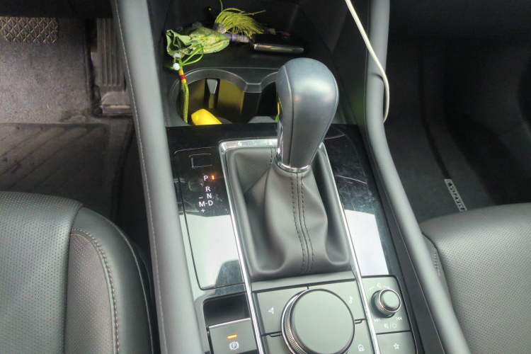 Used Mazda 3 Axela 2022 2.0L Automatic Zhi Rui Edition Gear Lever