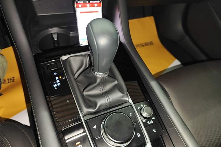 Used Mazda 3 Axela 2022 2.0L Automatic Zhiya Edition Gear Lever