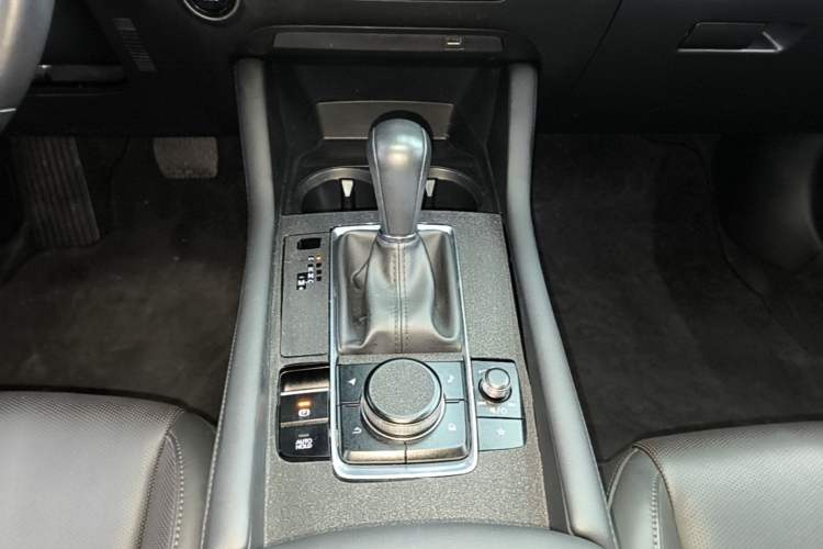 Used Mazda 3 Axela 2022 2.0L Automatic Zhiya Edition Gear Lever