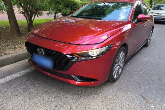 Ojetý Mazda 3 Axela 2022 2.0L Automatic Zhi Rui Edition