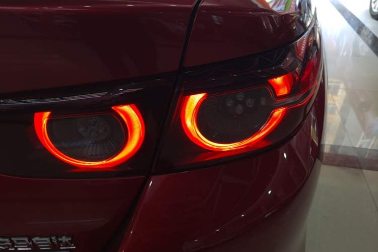 Used Mazda 3 Axela 2022 2.0L Automatic ZhiXuan Edition Right Rear Taillight