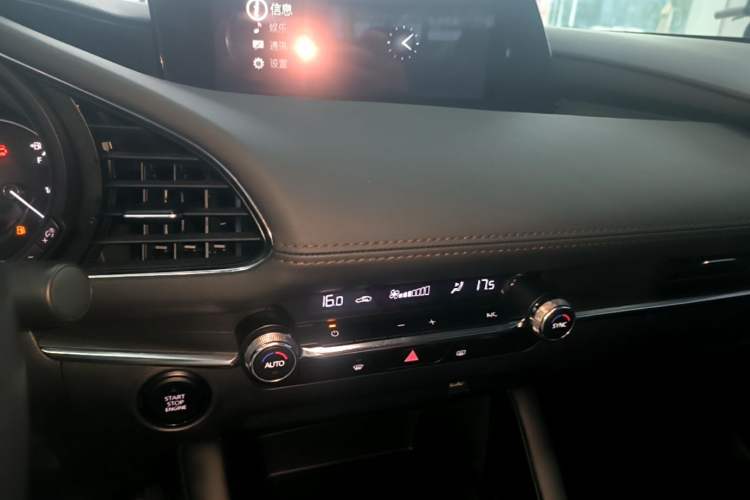 Used Mazda 3 Axela 2022 2.0L Automatic Zhiya Edition Audio And AC Panel