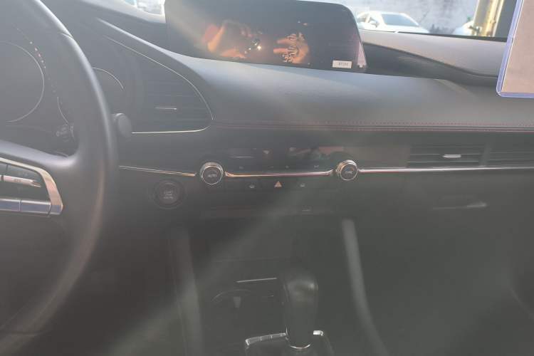 Used Mazda 3 Axela 2022 2.0L Automatic Zhi Rui Edition Audio And AC Panel