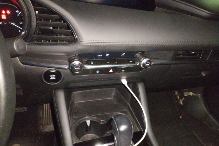 Used Mazda 3 Axela 2022 2.0L Automatic Zhiya Edition Audio And AC Panel