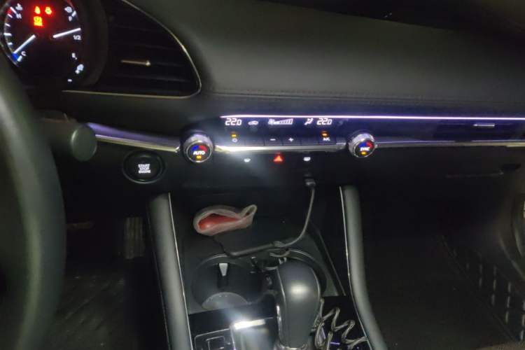 Used Mazda 3 Axela 2022 2.0L Automatic Zhiya Edition Audio And AC Panel