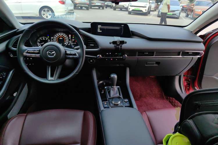 Used Mazda 3 Axela 2022 2.0L Automatic Zhi Rui Obsidian Edition Center Console
