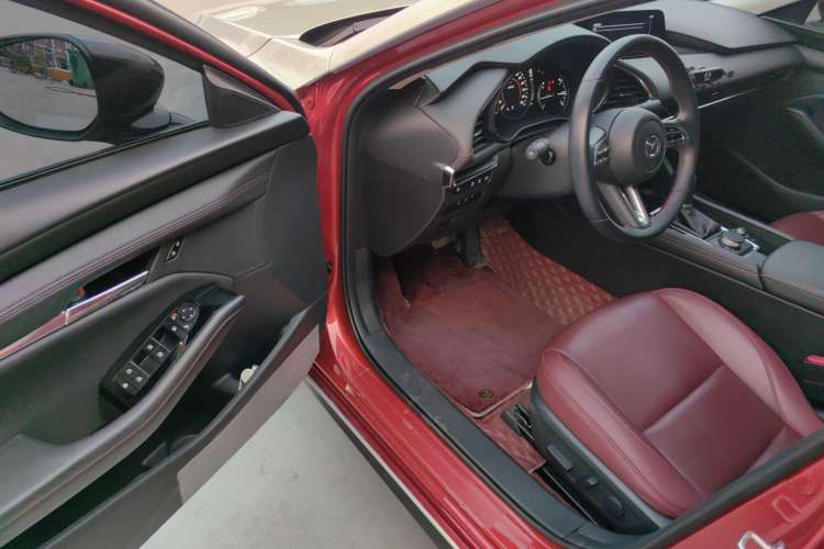 Used Mazda 3 Axela 2022 2.0L Automatic Zhi Rui Obsidian Edition Driver Seat