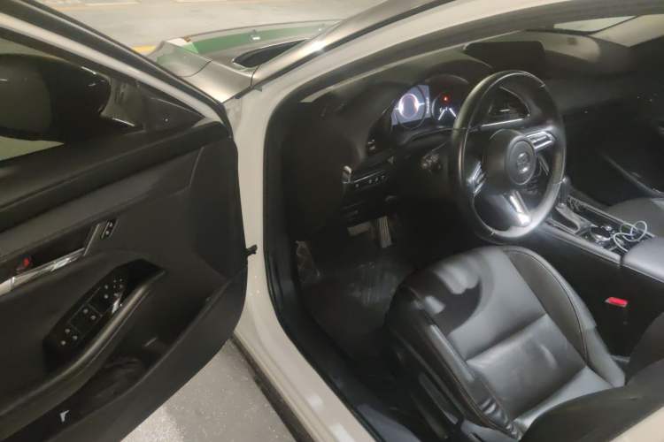 Used Mazda 3 Axela 2022 2.0L Automatic Zhiya Edition Driver Seat