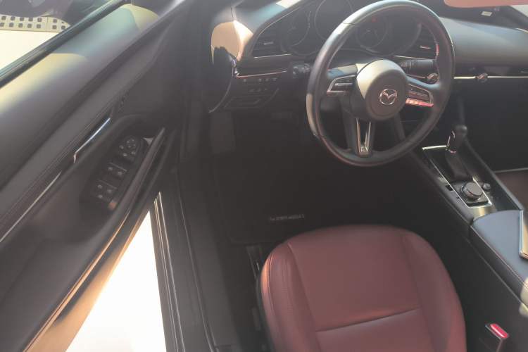 Used Mazda 3 Axela 2022 2.0L Automatic Zhi Rui Edition Interior 3