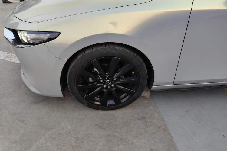 Used Mazda 3 Axela 2022 2.0L Automatic Zhi Rui Obsidian Edition Left Front Wheel Hub