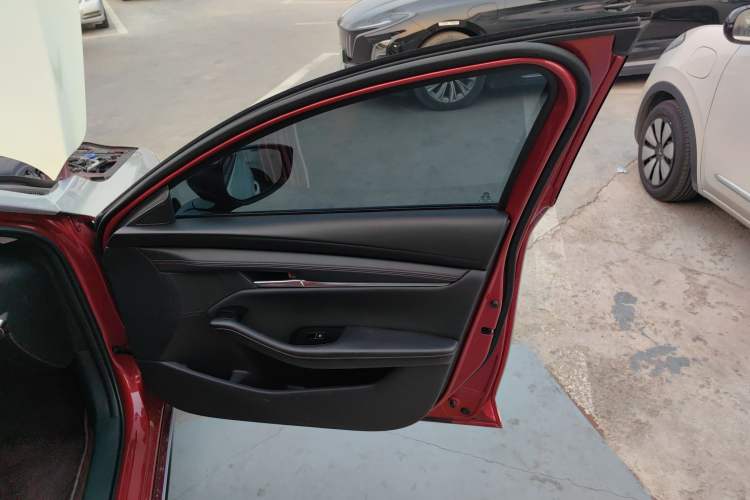 Used Mazda 3 Axela 2022 2.0L Automatic Zhi Rui Obsidian Edition Right Front Door Interior