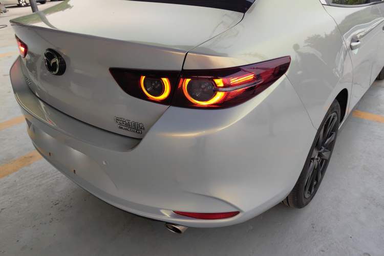 Used Mazda 3 Axela 2022 2.0L Automatic Zhi Rui Obsidian Edition Right Rear Taillight