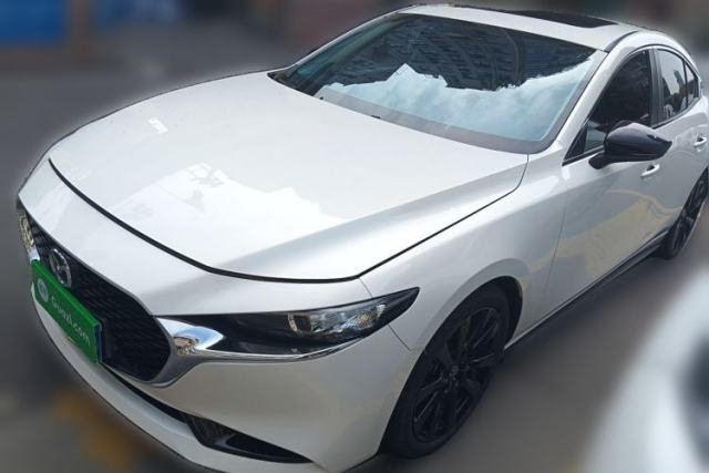 Ojetý Mazda 3 Axela 2022 2.0L Automatic Premium Black Obsidian Edition