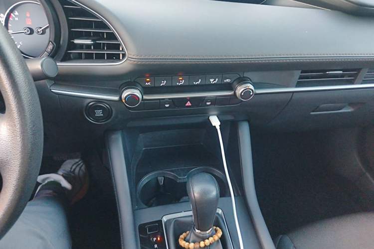 Used Mazda 3 Axela 2022 2.0L Automatic Zhiqing Edition Audio And AC Panel
