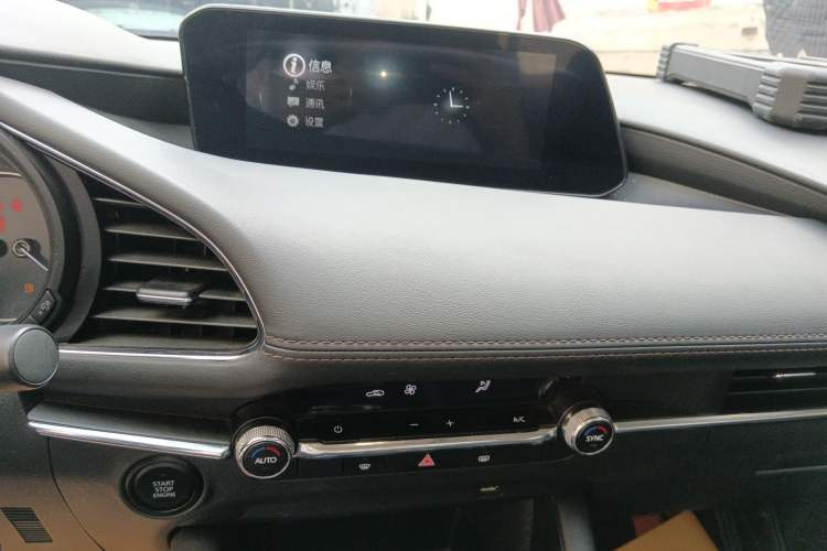 Used Mazda 3 Axela 2022 2.0L Automatic ZhiXuan Edition Audio And AC Panel
