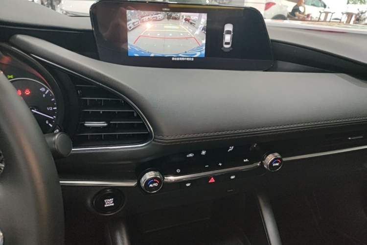 Used Mazda 3 Axela 2022 2.0L Automatic ZhiXuan Edition Audio And AC Panel