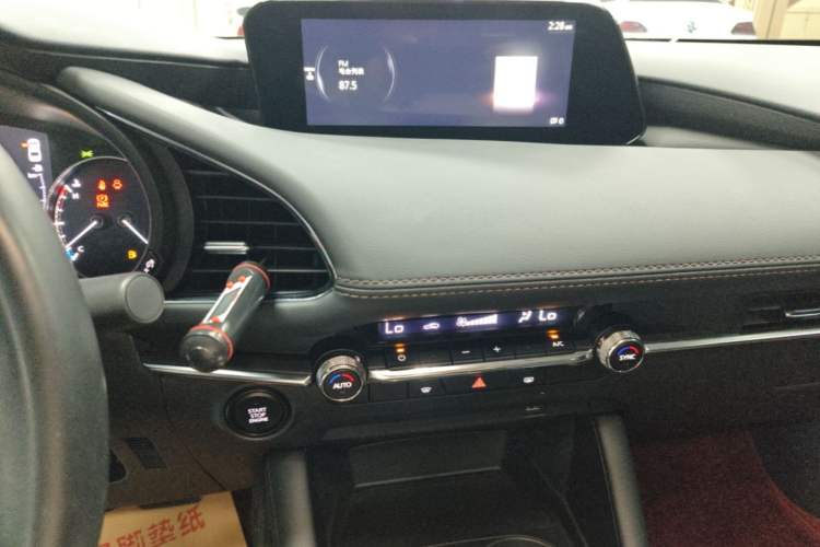 Used Mazda 3 Axela 2022 2.0L Automatic Zhiya Edition Audio And AC Panel