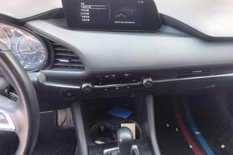 Used Mazda 3 Axela 2022 2.0L Automatic Zhiya Edition Audio And AC Panel