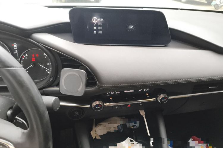 Used Mazda 3 Axela 2022 2.0L Automatic Zhi Rui Edition Audio And AC Panel