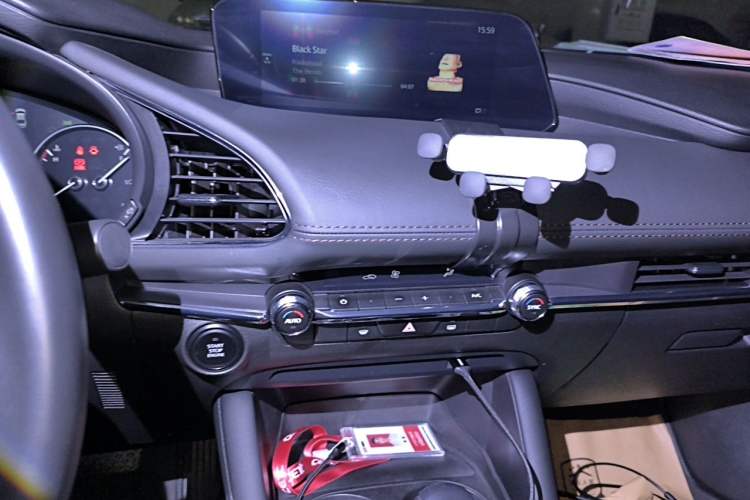 Used Mazda 3 Axela 2022 2.0L Automatic Zhi Rui Edition Audio And AC Panel