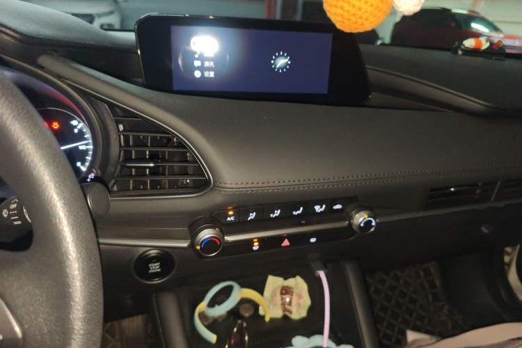 Used Mazda 3 Axela 2022 2.0L Automatic Zhiqing Edition Audio And AC Panel