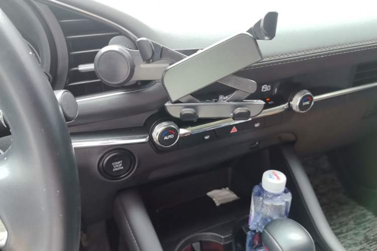 Used Mazda 3 Axela 2022 2.0L Automatic Zhiya Edition Audio And AC Panel