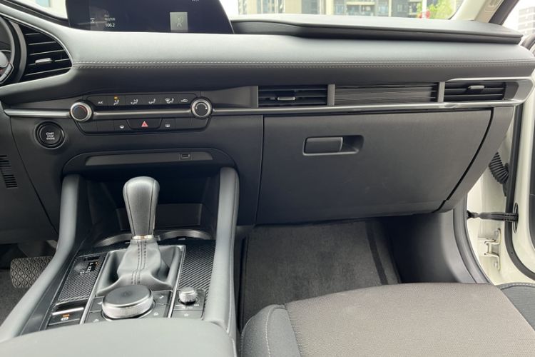 Used Mazda 3 Axela 2022 2.0L Automatic Zhiqing Edition Audio And AC Panel