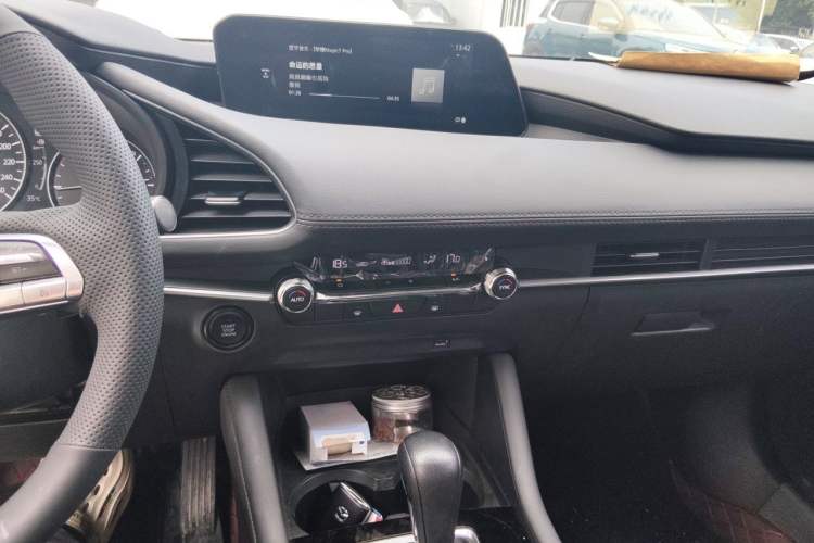 Used Mazda 3 Axela 2022 2.0L Automatic Zhiqing Edition Audio And AC Panel