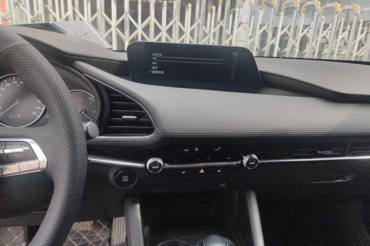 Used Mazda 3 Axela 2022 2.0L Automatic Zhiya Edition Audio And AC Panel