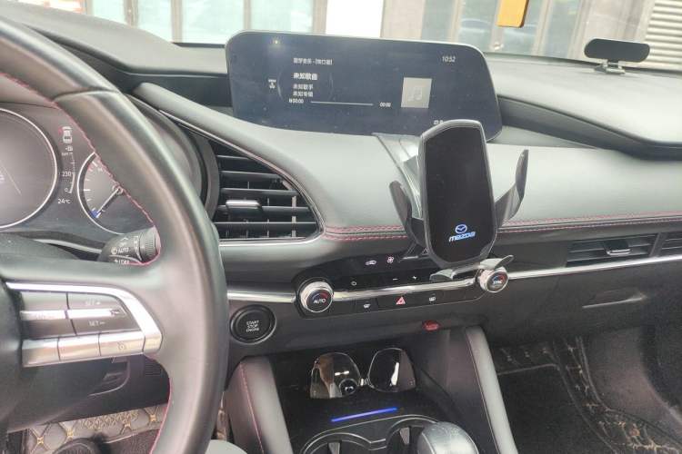 Used Mazda 3 Axela 2022 2.0L Automatic Zhiya Edition Audio And AC Panel