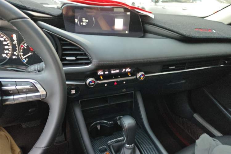Used Mazda 3 Axela 2022 2.0L Automatic Zhi Rui Edition Audio And AC Panel