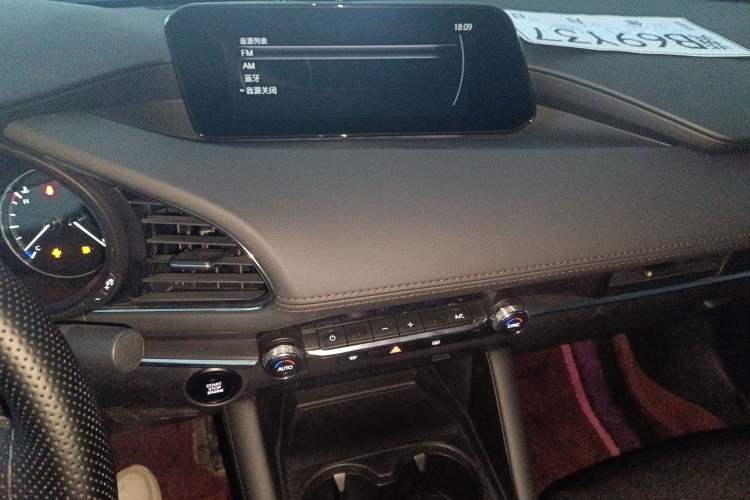 Used Mazda 3 Axela 2022 2.0L Automatic ZhiXuan Edition Audio And AC Panel