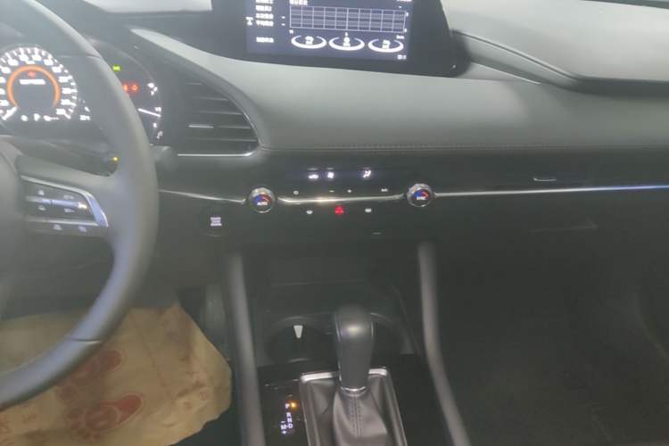 Used Mazda 3 Axela 2022 2.0L Automatic ZhiXuan Edition Audio And AC Panel