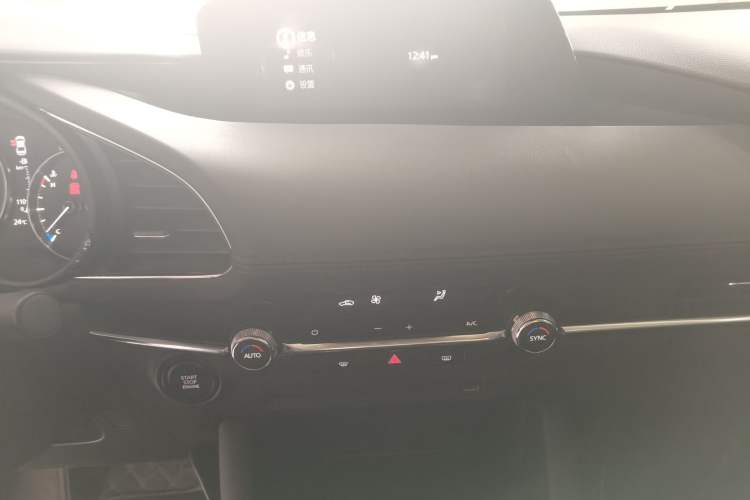 Used Mazda 3 Axela 2022 2.0L Automatic ZhiXuan Edition Audio And AC Panel