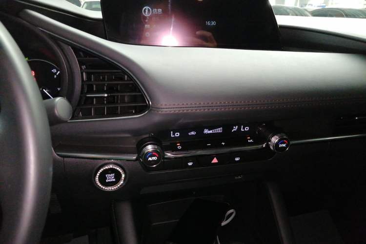 Used Mazda 3 Axela 2022 2.0L Automatic Zhiya Edition Audio And AC Panel